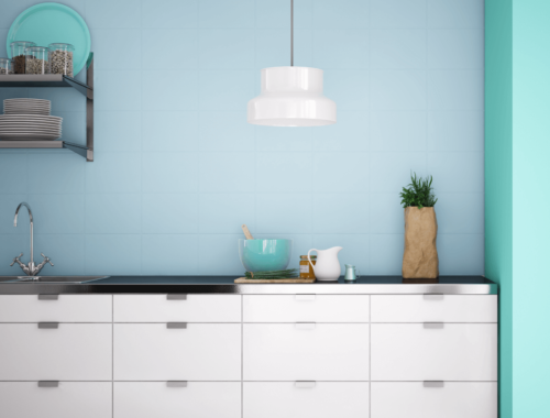Cucina con parete colorata